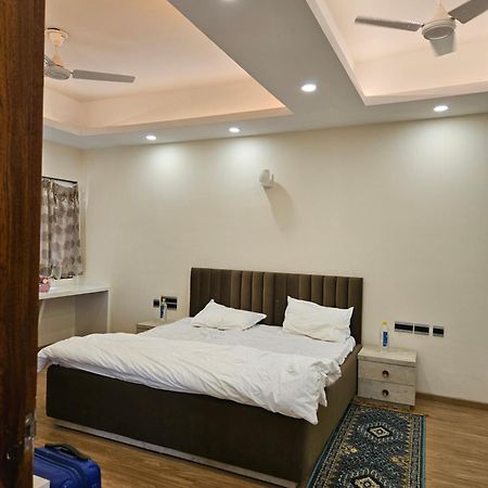Villa In Vrindavan, Hare Krishna M Exterior foto