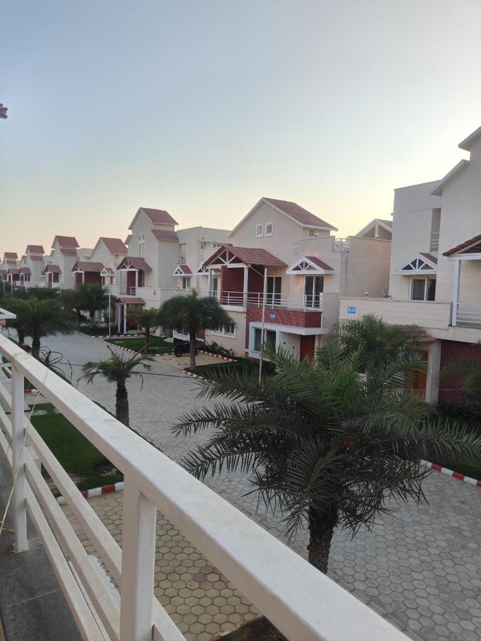 Villa In Vrindavan, Hare Krishna M Exterior foto
