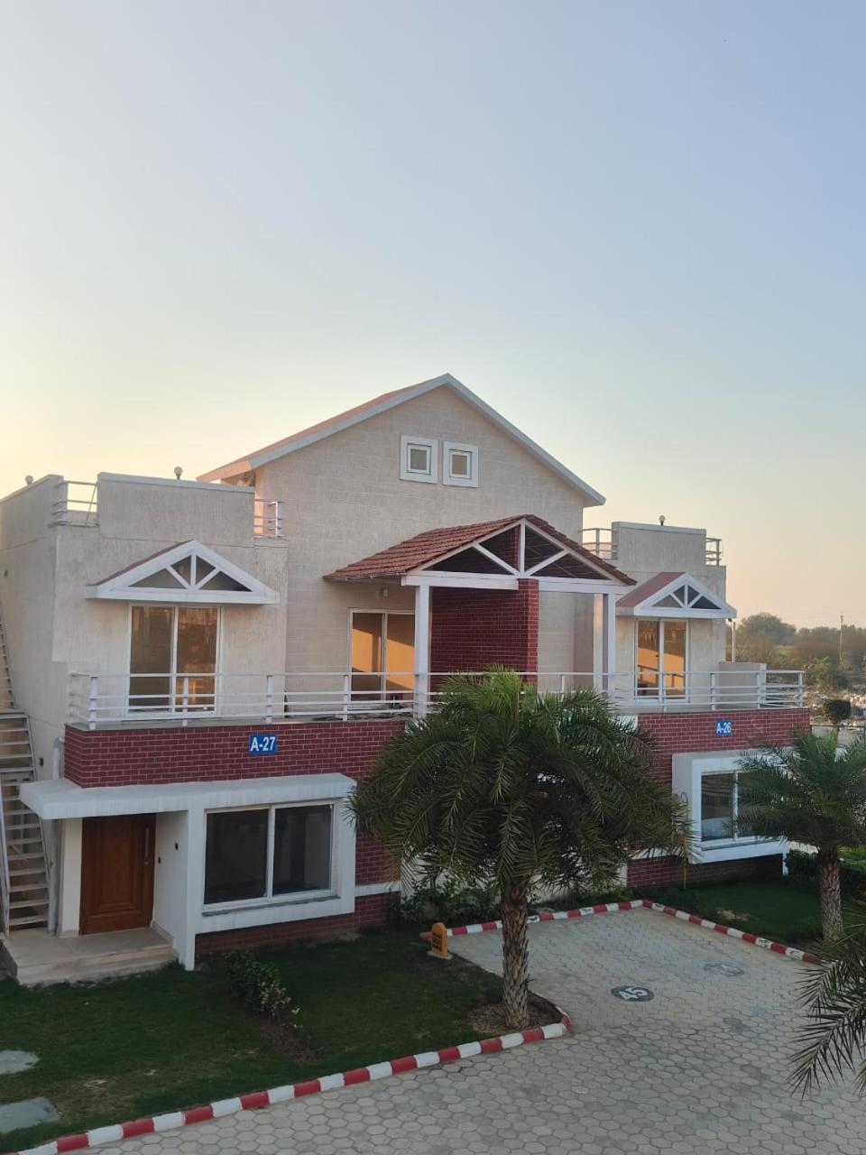 Villa In Vrindavan, Hare Krishna M Exterior foto