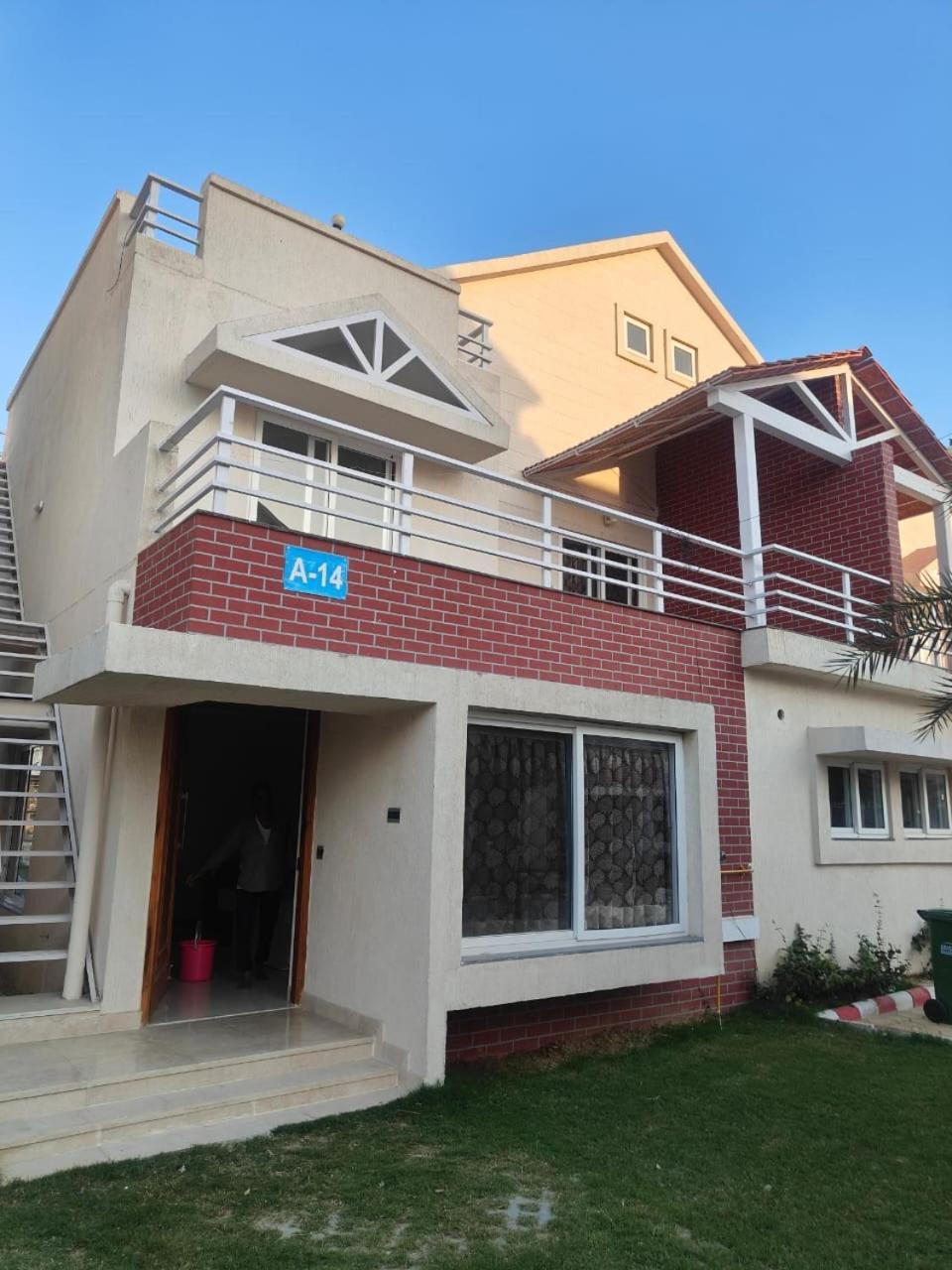 Villa In Vrindavan, Hare Krishna M Exterior foto