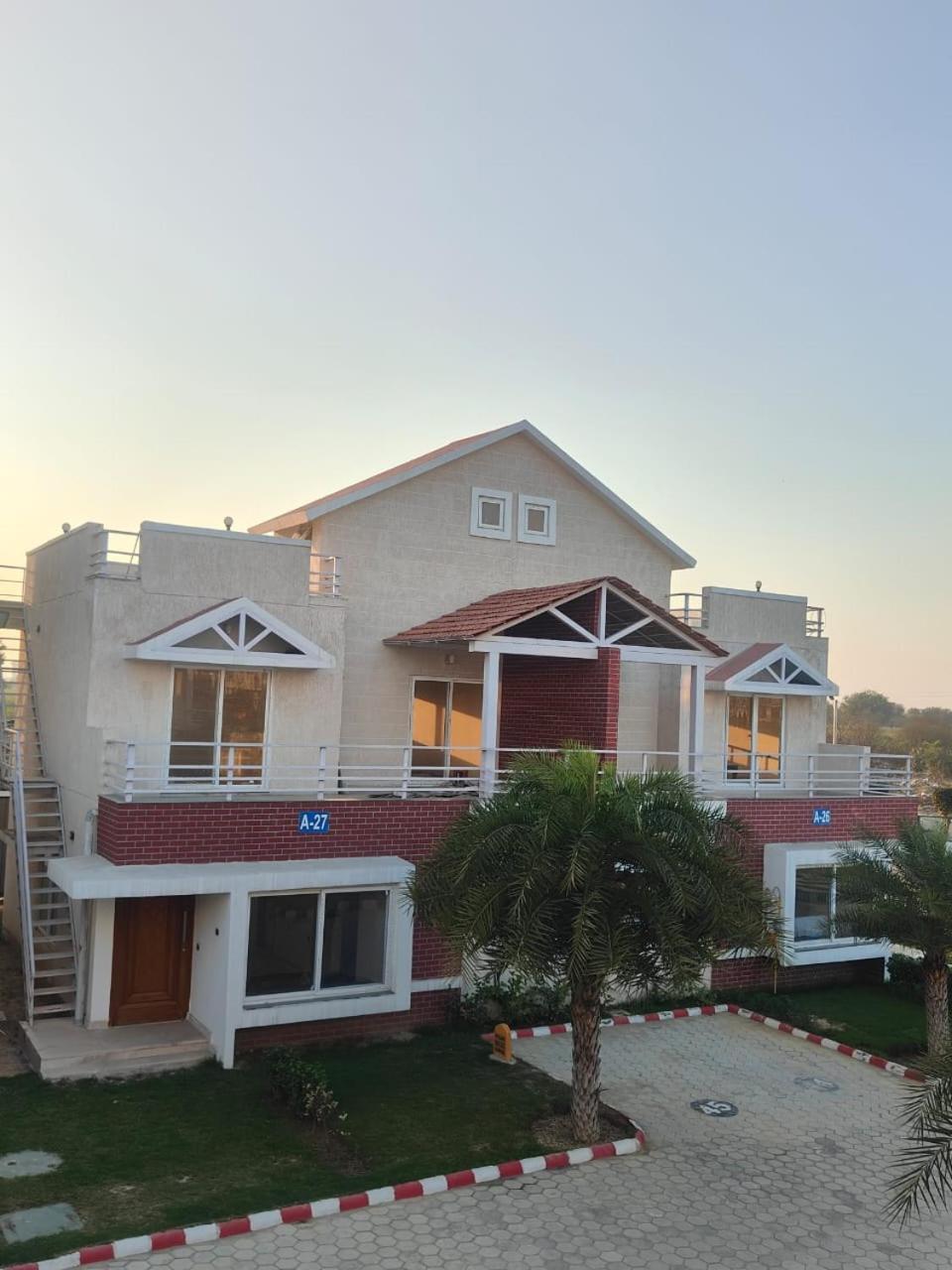 Villa In Vrindavan, Hare Krishna M Exterior foto