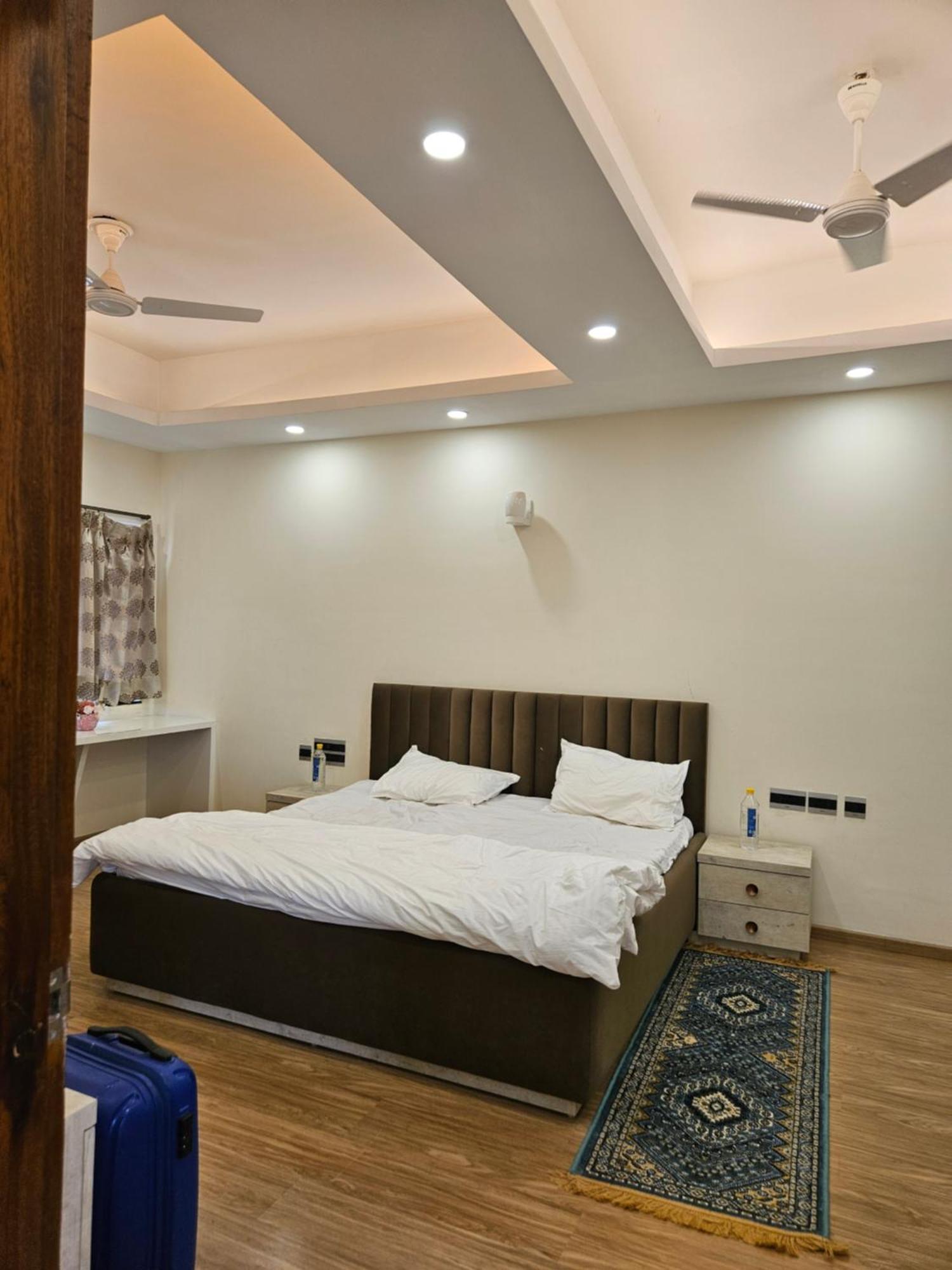 Villa In Vrindavan, Hare Krishna M Exterior foto